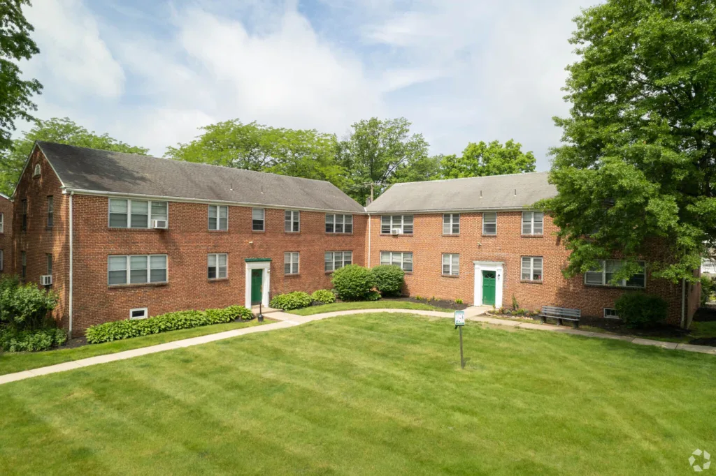 Arbor Grove Apartments