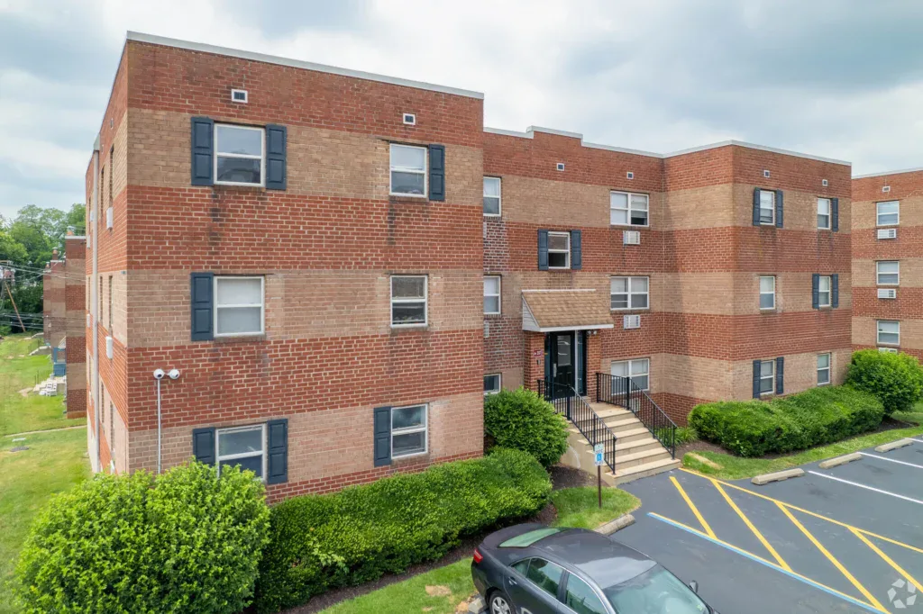 Glen Brook Apartments