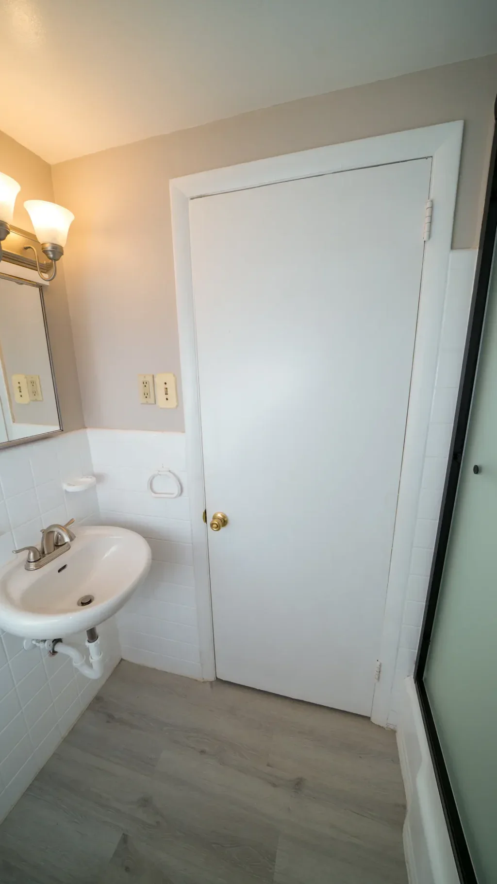 Brookside 3 Bed Townhome Bathroom in Pottstown