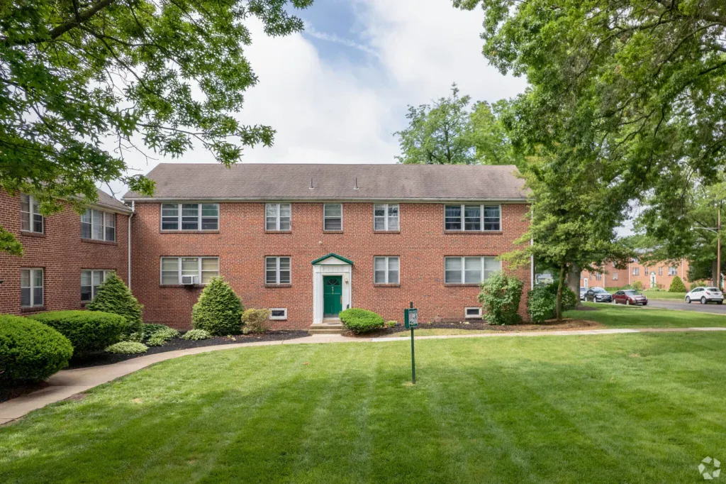 Arbor Grove Apartments
