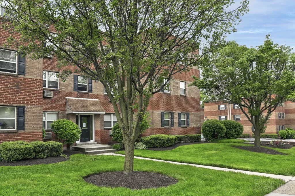 Glen Brook Apartments