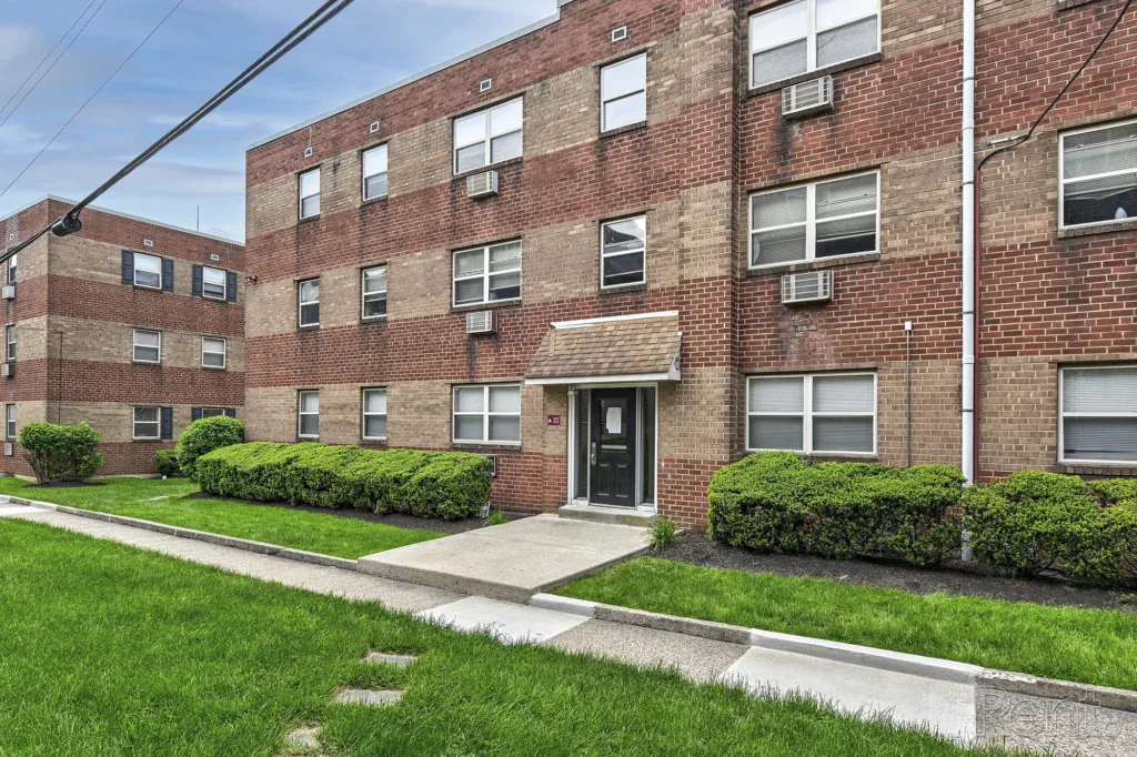 Glen Brook Apartments