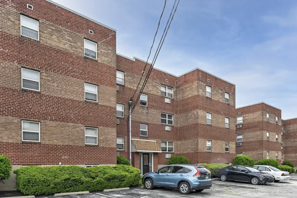 Glen Brook Apartments