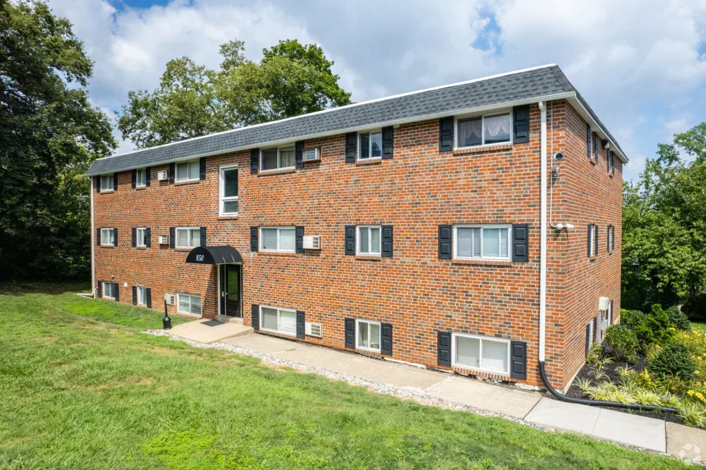 Highland Manor Apartments