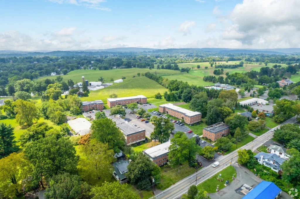 Highland Manor Apartments