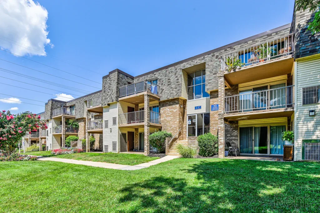 Iron Hill Apartments