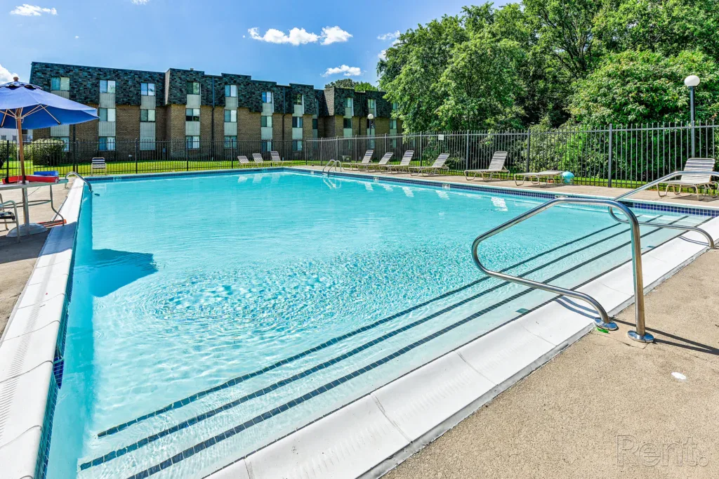 Iron Hill Apartments