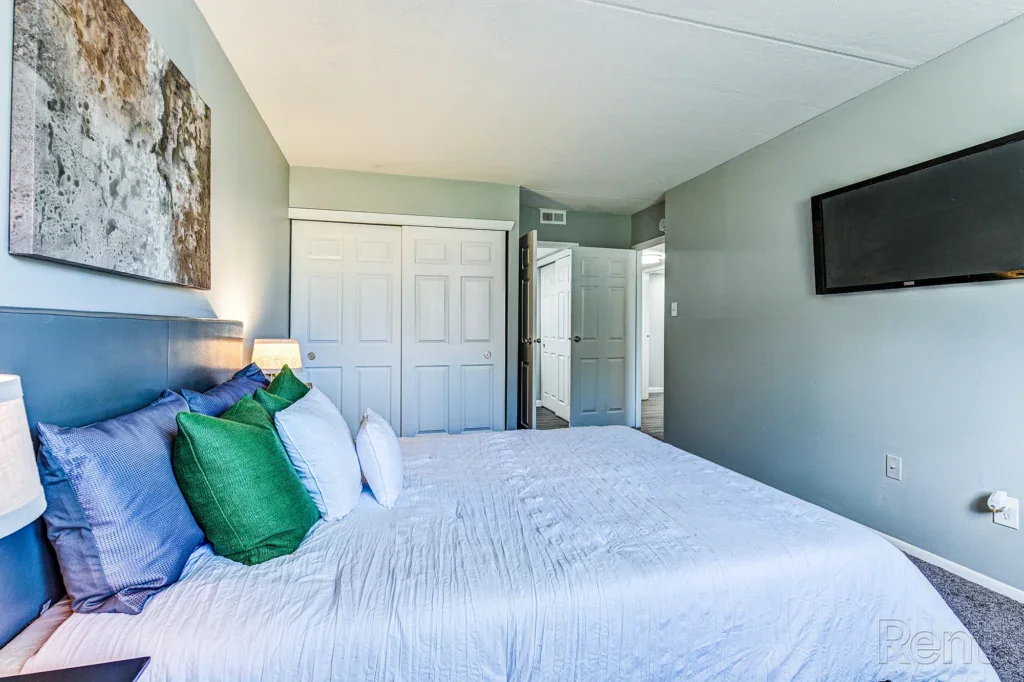 Iron Hill Apartments
