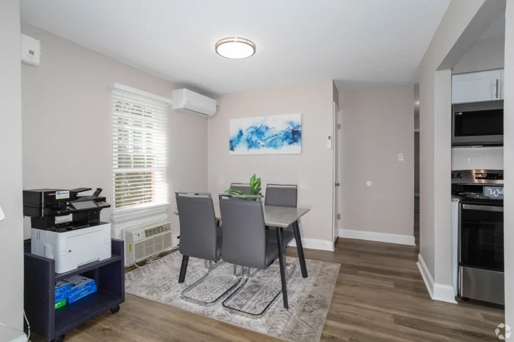 Oak Hollow Apartments