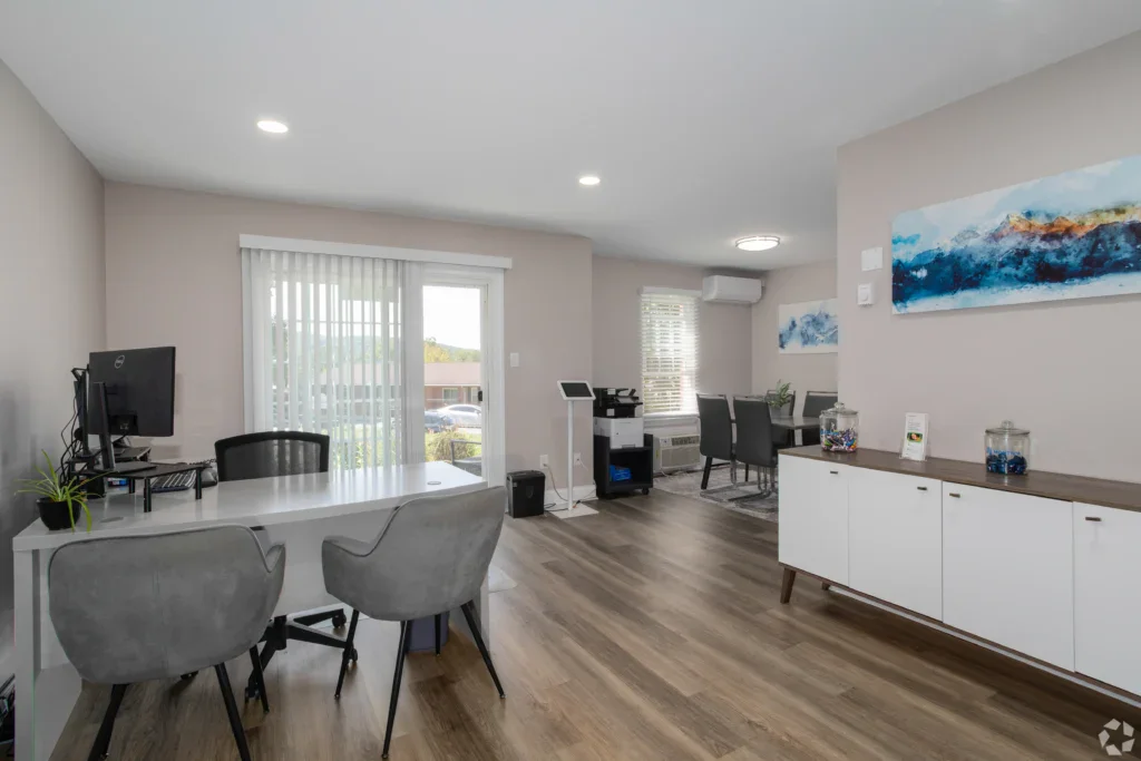 Oak Hollow Apartments