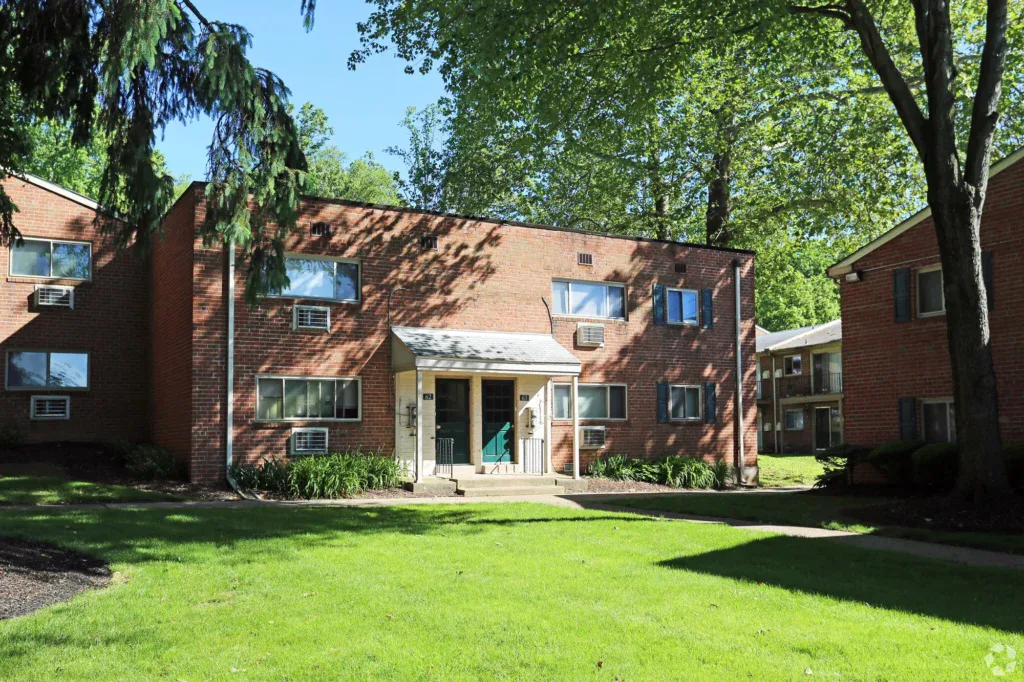 Laurel Manor Apartments