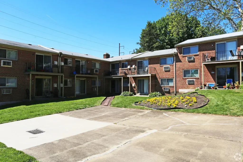 Laurel Manor Apartments