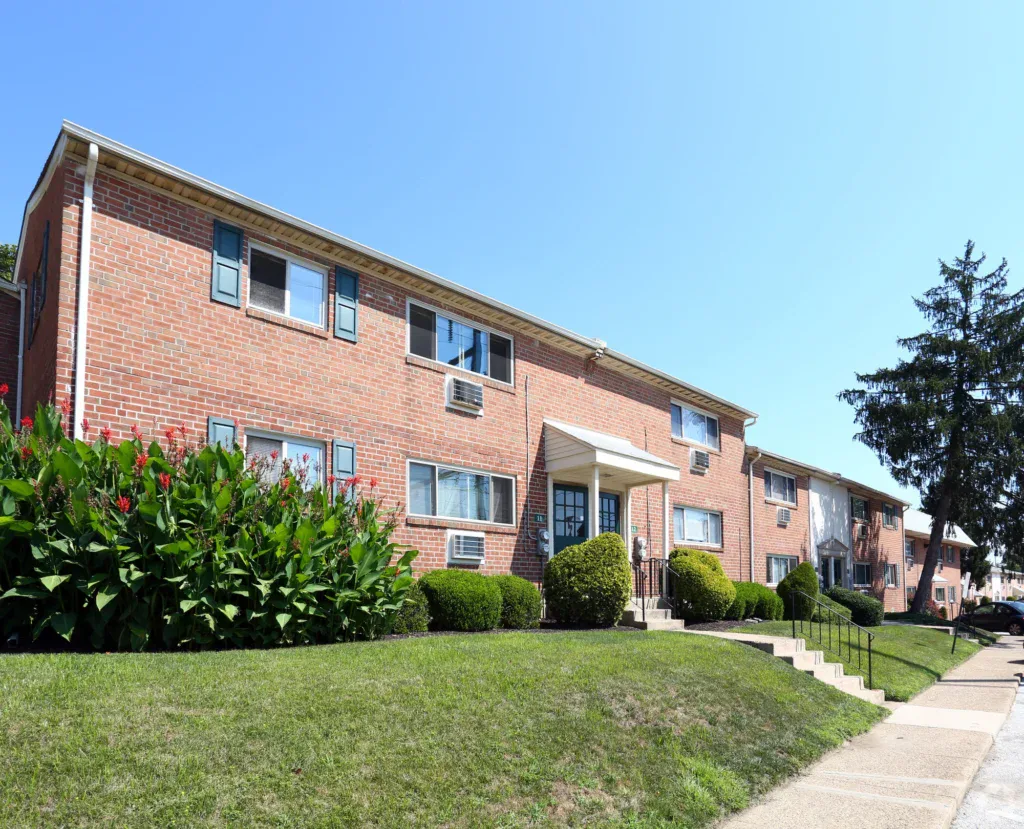 Laurel Manor Apartments