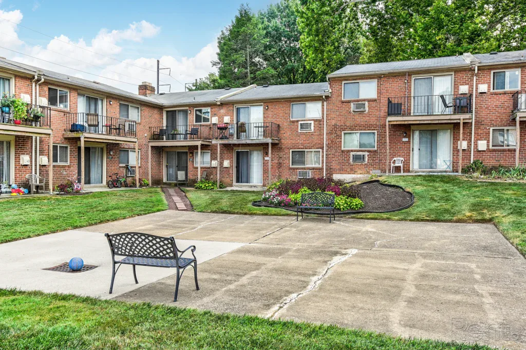 Laurel Manor Apartments