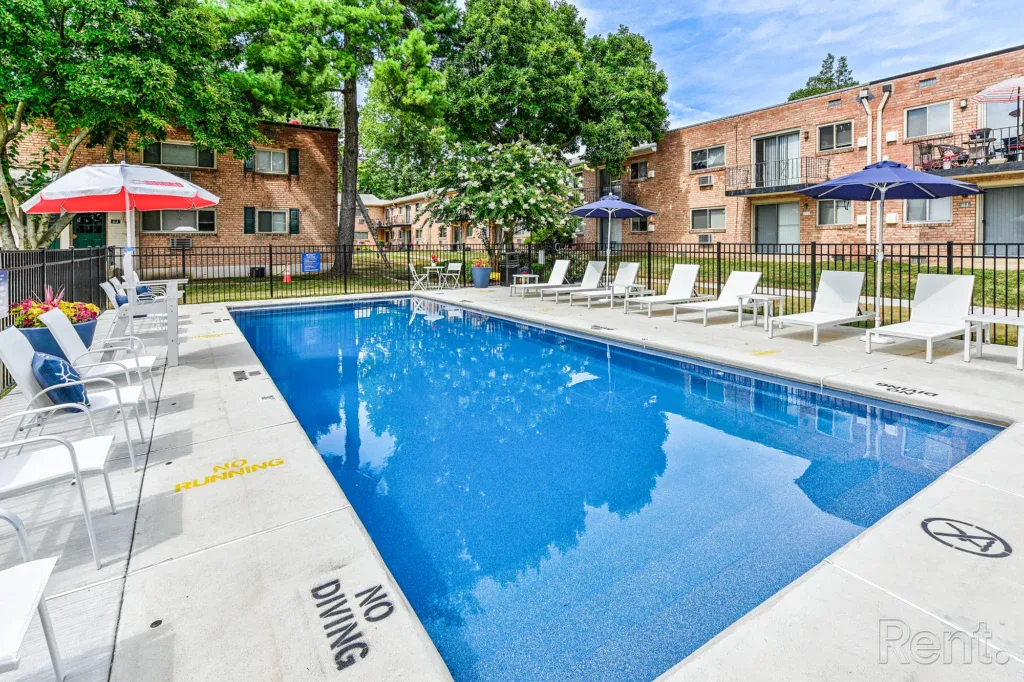 Laurel Manor Apartments