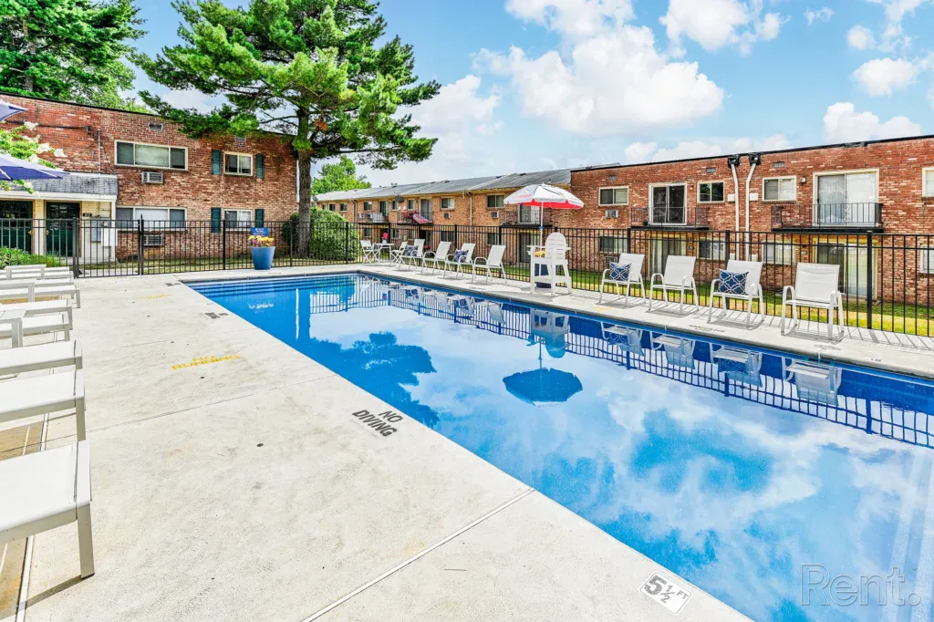 Laurel Manor Apartments