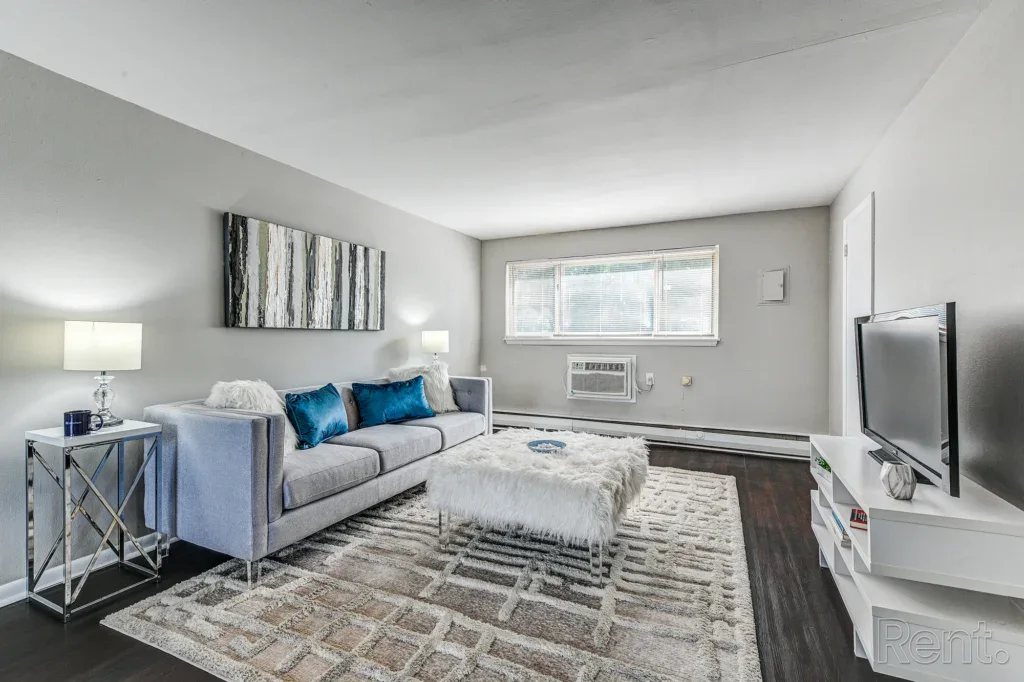 Laurel Manor Apartments