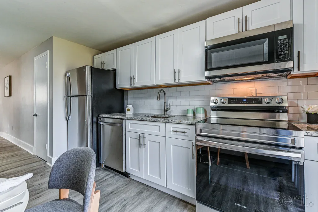 Laurel Manor Apartments
