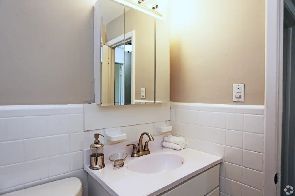Laurel Manor Apartments