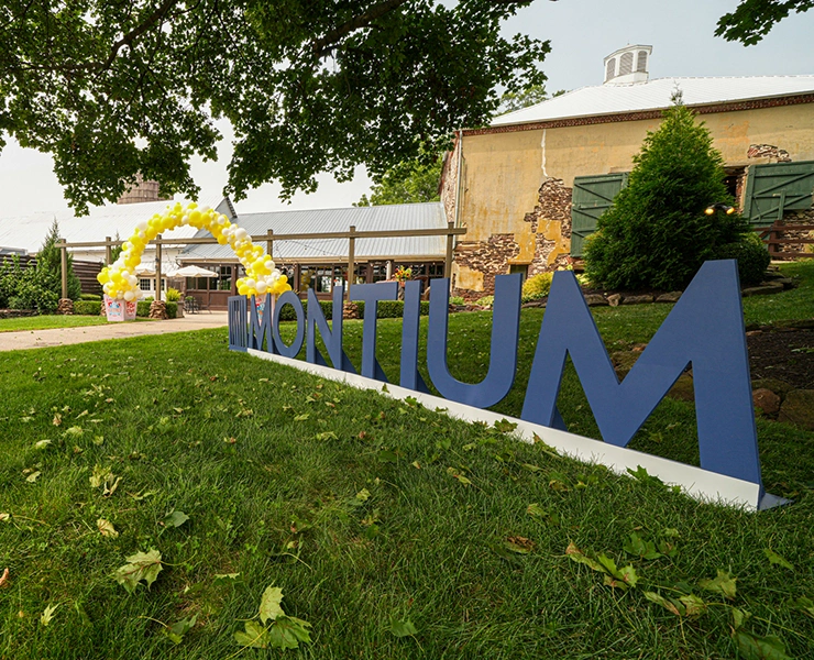 Montium Sign