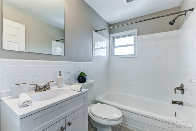 Hampton Court Apartments Barrington NJ