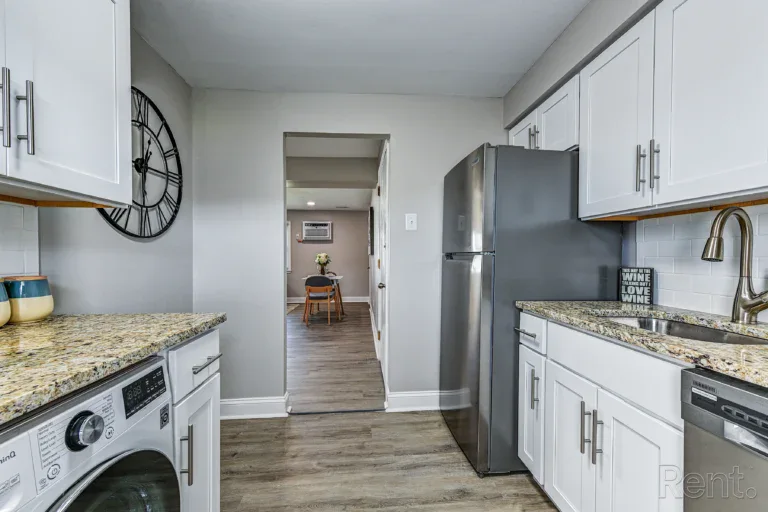 Hampton Court Apartments Barrington NJ