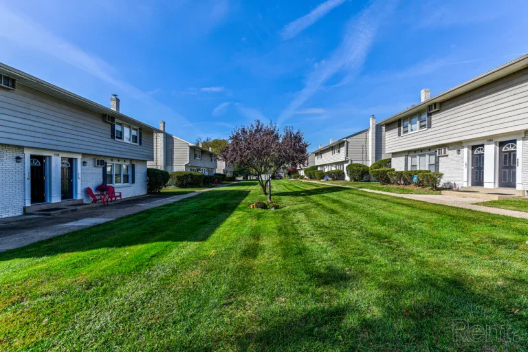 Hampton Court Apartments Barrington NJ