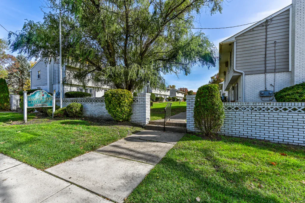 Hampton Court Apartments Barrington NJ